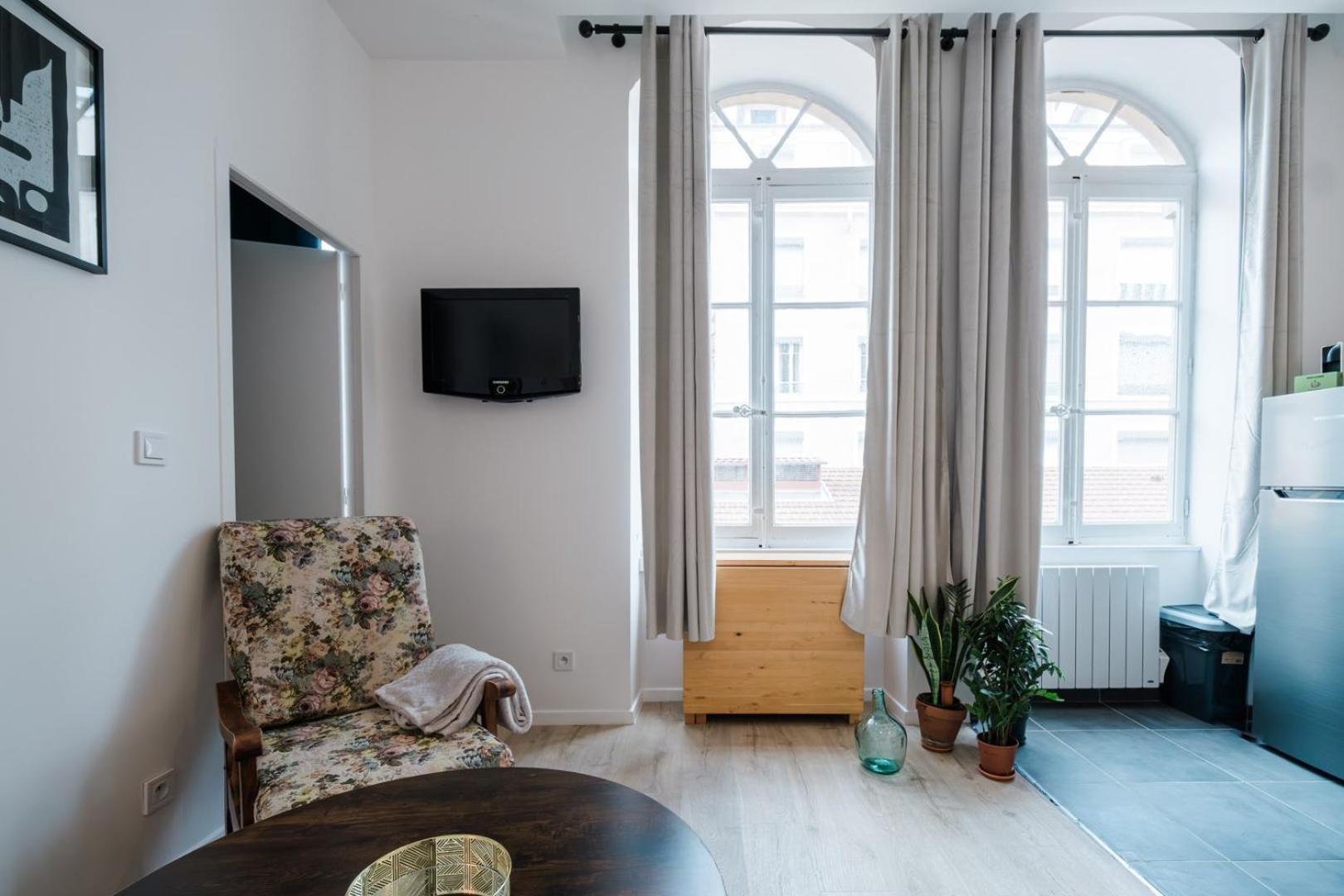Bright, Relaxing City-centre Ail Appartement