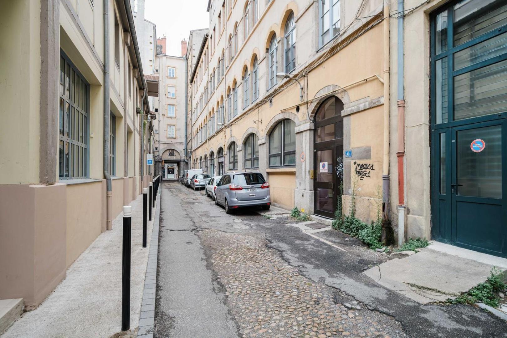 Bright, Relaxing City-centre Ail Appartement